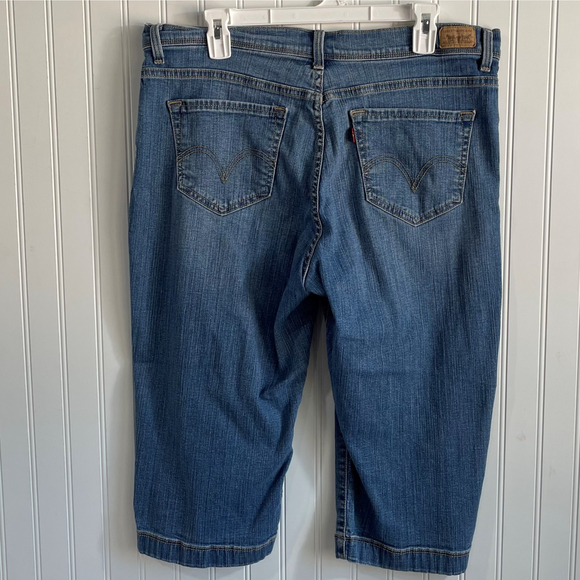 Levi's Women's 16P Perfectly Slimming 512 Capri 5 Pocket Jeans - Picture 2 of 9